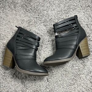 SODA Kelly bootie Size 8
